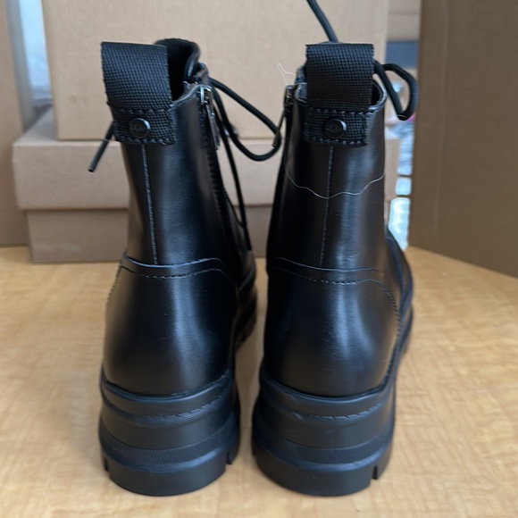 Ugg Women’s Sidnee Ankle Boot - Picture 5 of 6